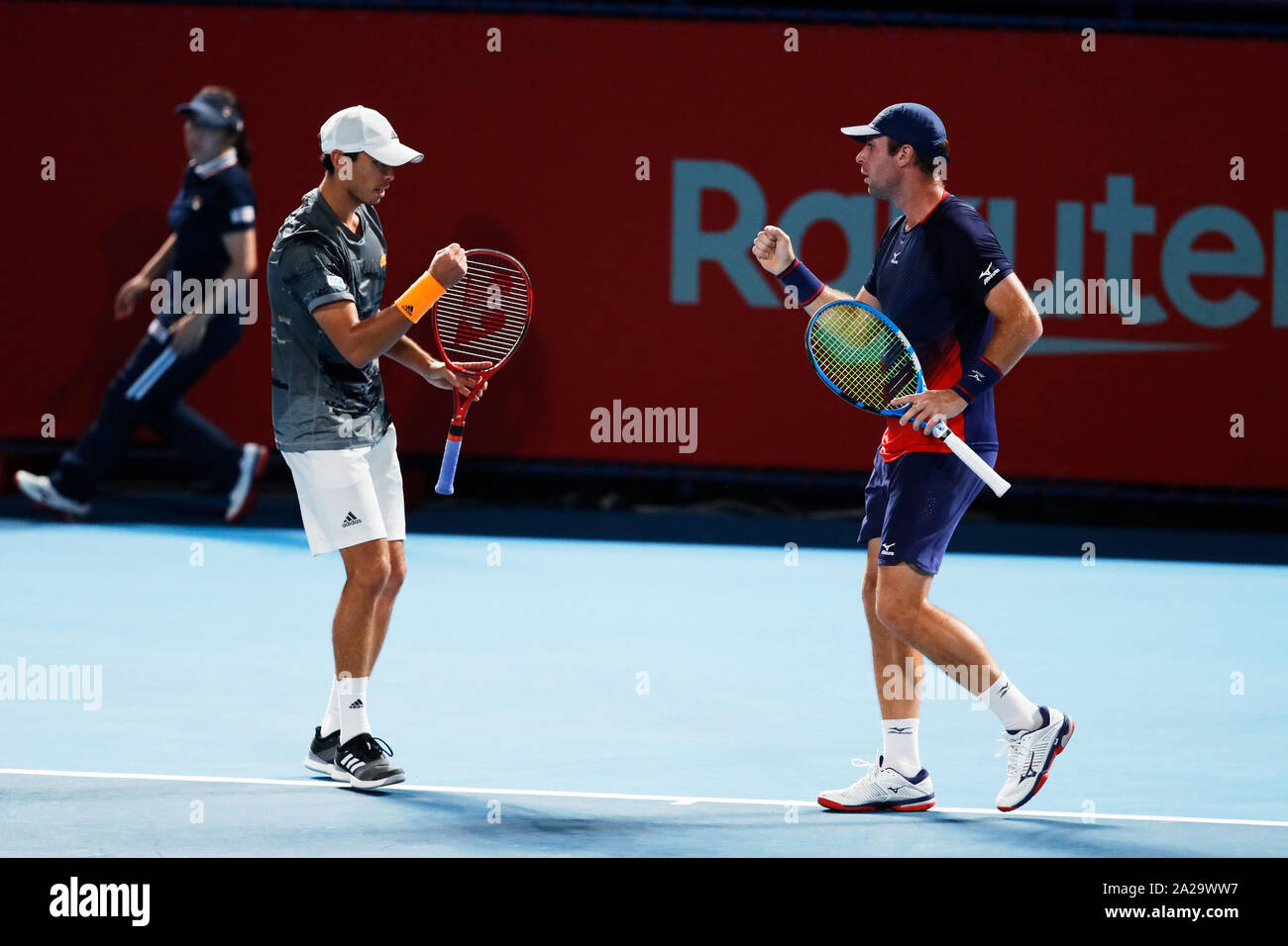 Ariake Colosseum, Tokio, Japan. 1. Okt, 2019. Luke Bambridge (GBR) & Ben Mclachlan (JPN), 1. OKTOBER 2019 - Tennis: Rakuten Japan Open Tennis Championships 2019 Herren-doppel Umlauf von 16 Gleiches an Ariake Colosseum, Tokio, Japan. Credit: Naoki Morita/LBA SPORT/Alamy leben Nachrichten Stockfoto