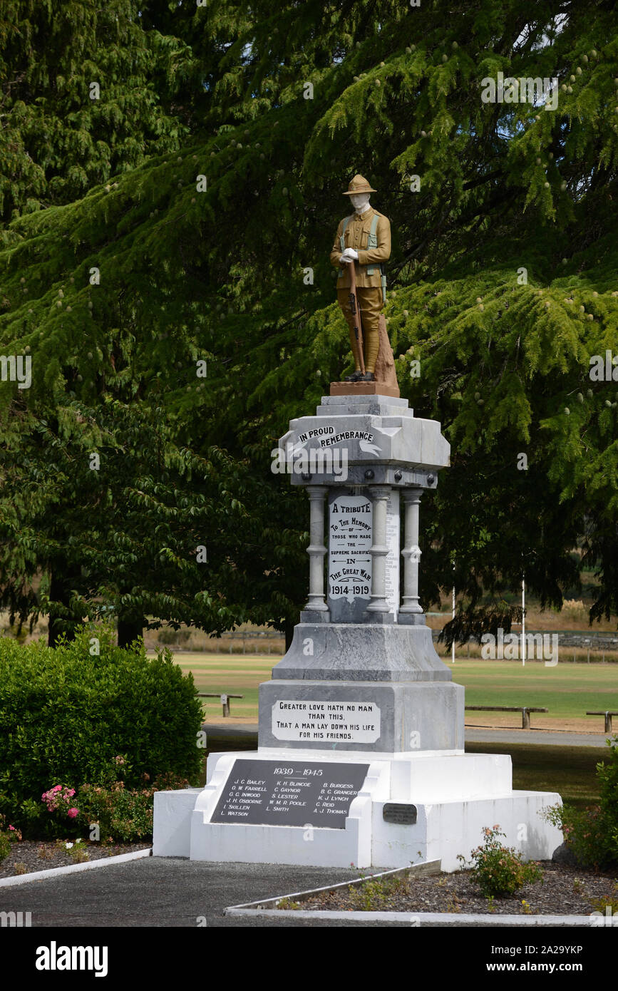 Das ANZAC Memorial Statue in Murchison, Neuseeland Stockfoto