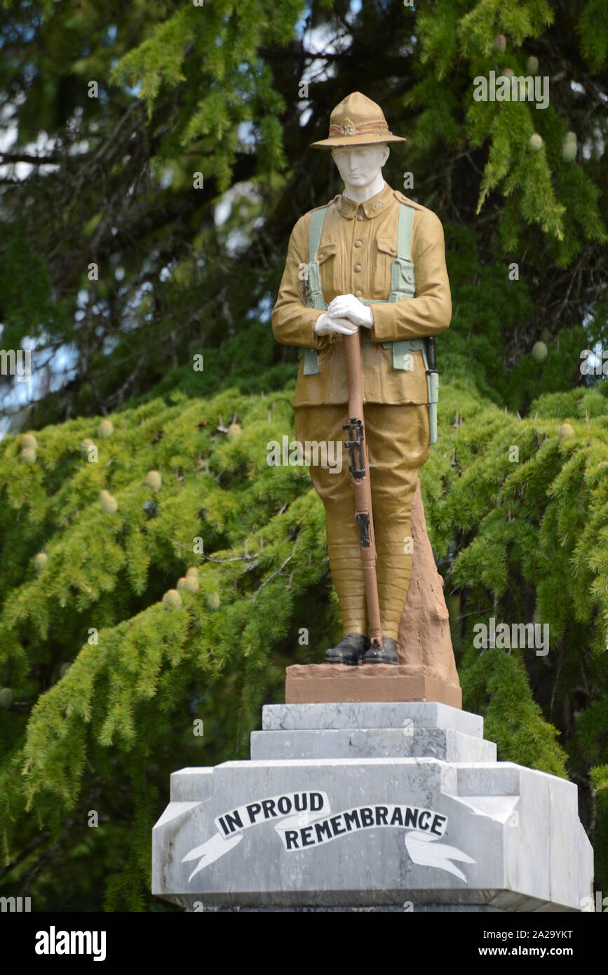 Das ANZAC Memorial Statue in Murchison, Neuseeland Stockfoto