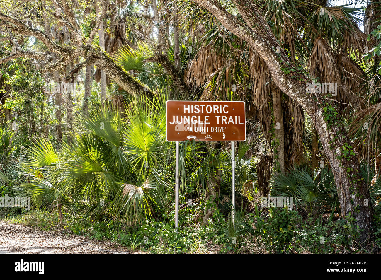 Markierung am Eingang zum historischen Jungle Trail auf Orchid Island in Vero Beach, Florida. Die acht - Meile sandigen Weg in den 1920er Jahren entlang der Ufer des Indian River führt zu Pelican Island Sanctuary, dem ersten Wildlife Refuge in die U.S. Stockfoto