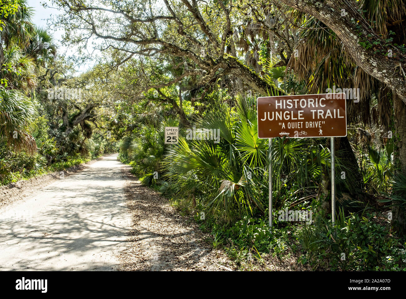 Markierung am Eingang zum historischen Jungle Trail auf Orchid Island in Vero Beach, Florida. Die acht - Meile sandigen Weg in den 1920er Jahren entlang der Ufer des Indian River führt zu Pelican Island Sanctuary, dem ersten Wildlife Refuge in die U.S. Stockfoto