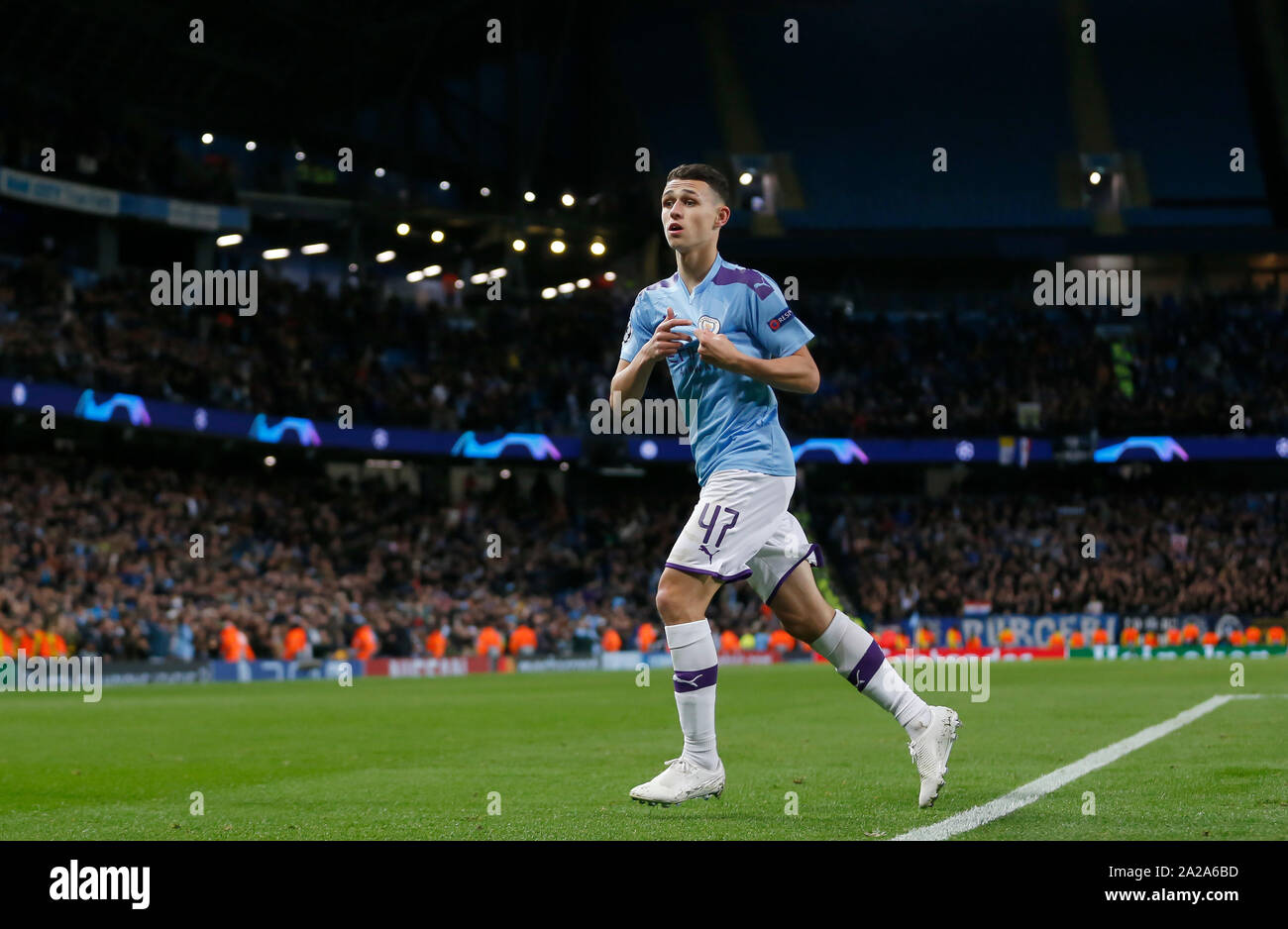 Manchester. 1. Okt, 2019. Von Manchester City Phil Foden feiert zählen während der UEFA Champions League Gruppe C Spiel zwischen Manchester City und Dinamo Zagreb in Manchester, Großbritannien am Okt. 1, 2019. Credit: Han Yan/Xinhua/Alamy leben Nachrichten Stockfoto