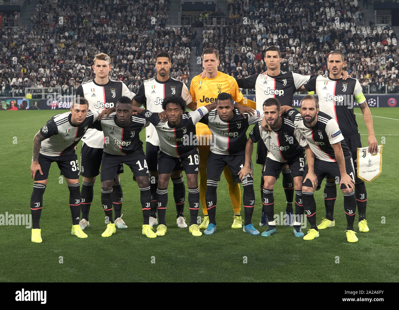 Turin. 1. Okt, 2019. FC Juventus die Line-ups posieren für ein Gruppenfoto vor dem UEFA Champions League Gruppe D Match zwischen FC Juventus und Bayer Leverkusen in Turin, Italien, 1. Oktober 2019. FC Juventus Turin gewann 3-0. Credit: Daniele Mascolo/Xinhua/Alamy leben Nachrichten Stockfoto