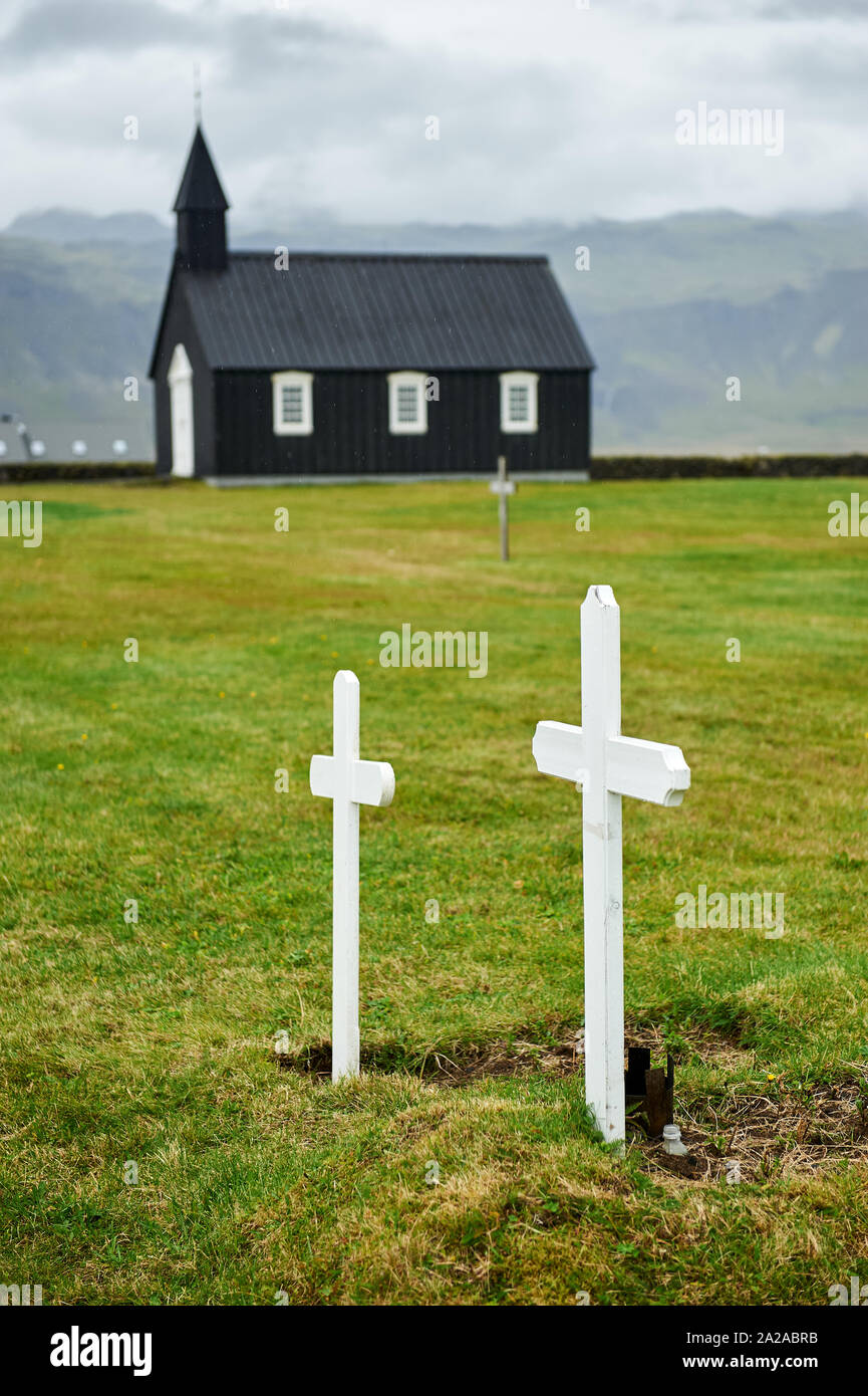 Die Schwarze Kirche und Friedhof in Budir Snaefellsness Halbinsel West Island Stockfoto