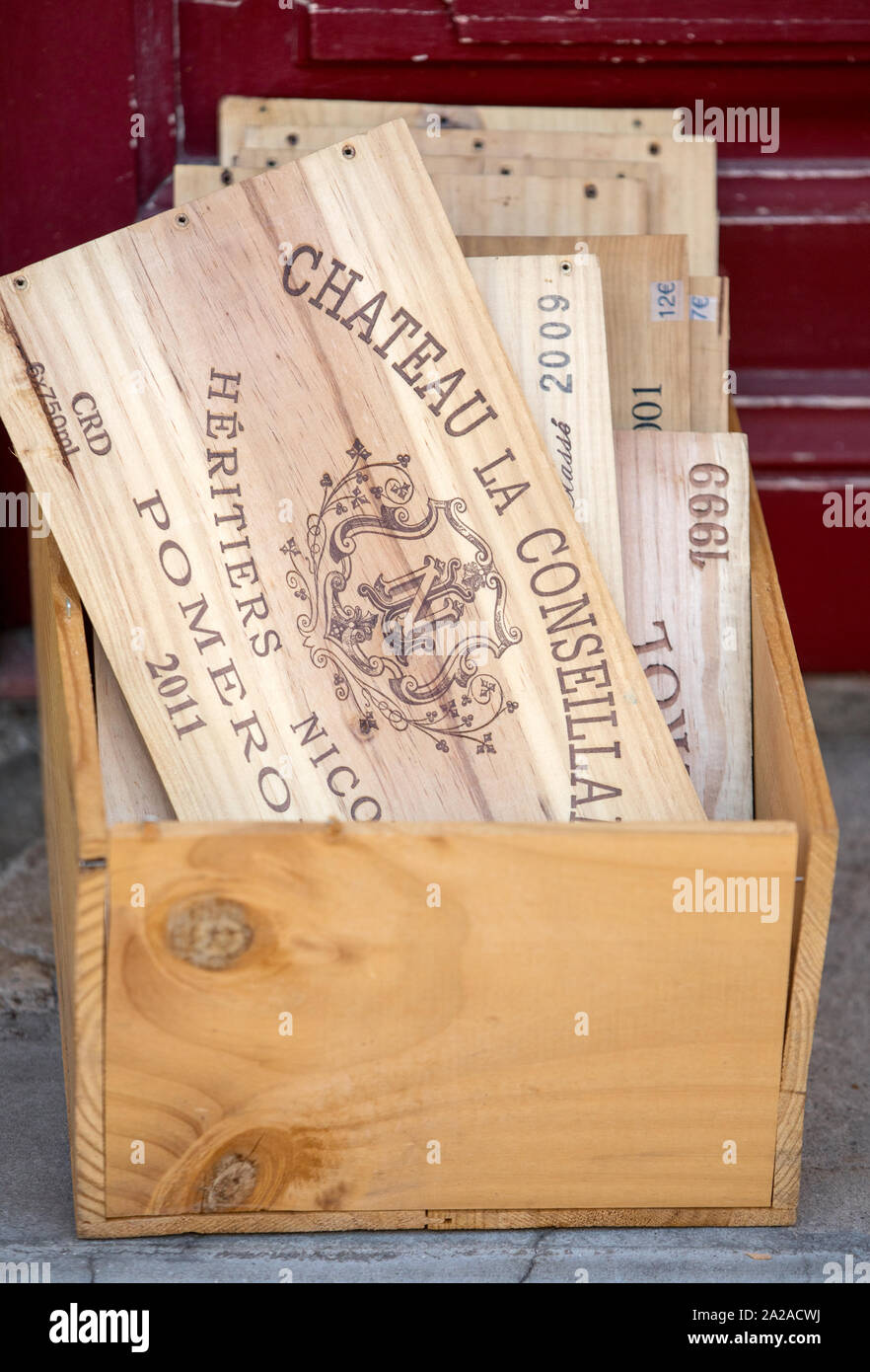Saint Emilion, Frankreich - 11. September 2018: Anzeige der Holz- Wein Fälle in St Emilion, Gironde, Frankreich. St Emilion ist eine der wichtigsten roten wi Stockfoto