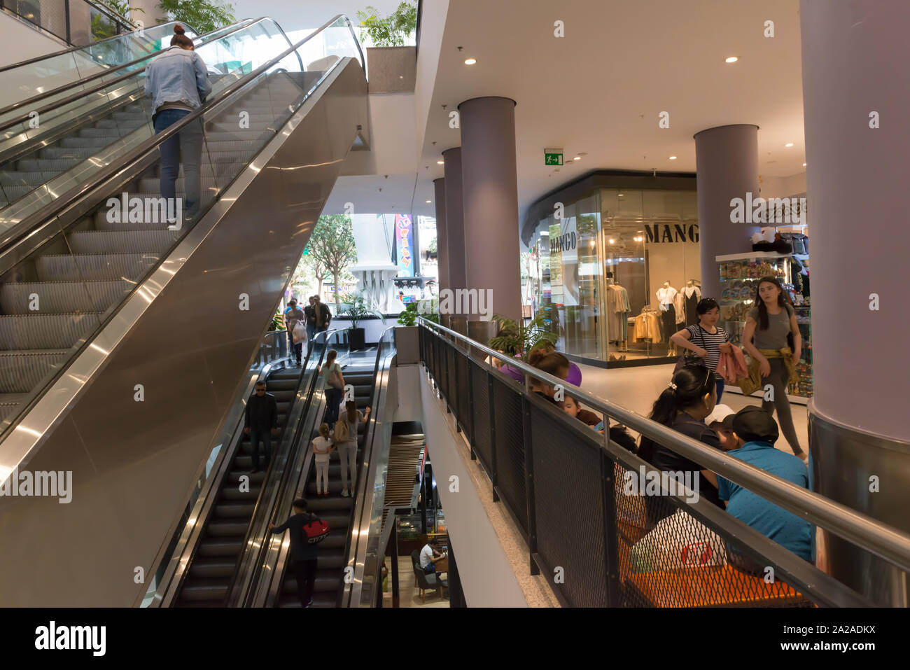 Modernes Einkaufszentrum in Nur-Sultan, Kasachstan Stockfoto