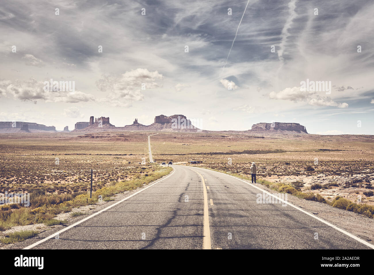 Retro stilisierte Bild von Monument Valley von berühmten U.S. Route 163, Utah, USA gesehen. Stockfoto