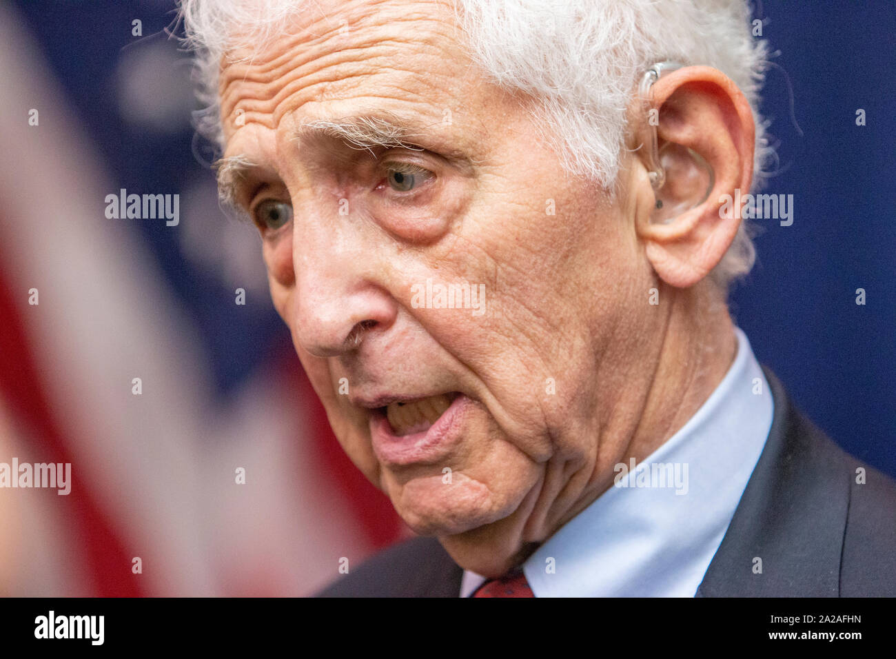 Whistleblower Daniel Ellsberg veröffentlicht die so genannten Pentagon Papers in 1971, eine streng geheime Studie der US-Regierung Entscheidungen im Vietnamkrieg. Ellsberg wurde 1973 wegen Spionage, Diebstahl und der Verschwörung angeklagt, aber alle Gebühren wurden im Mai 1973 gesunken. Daniel Ellsberg fotografiert im National Press Club in Washington. Stockfoto