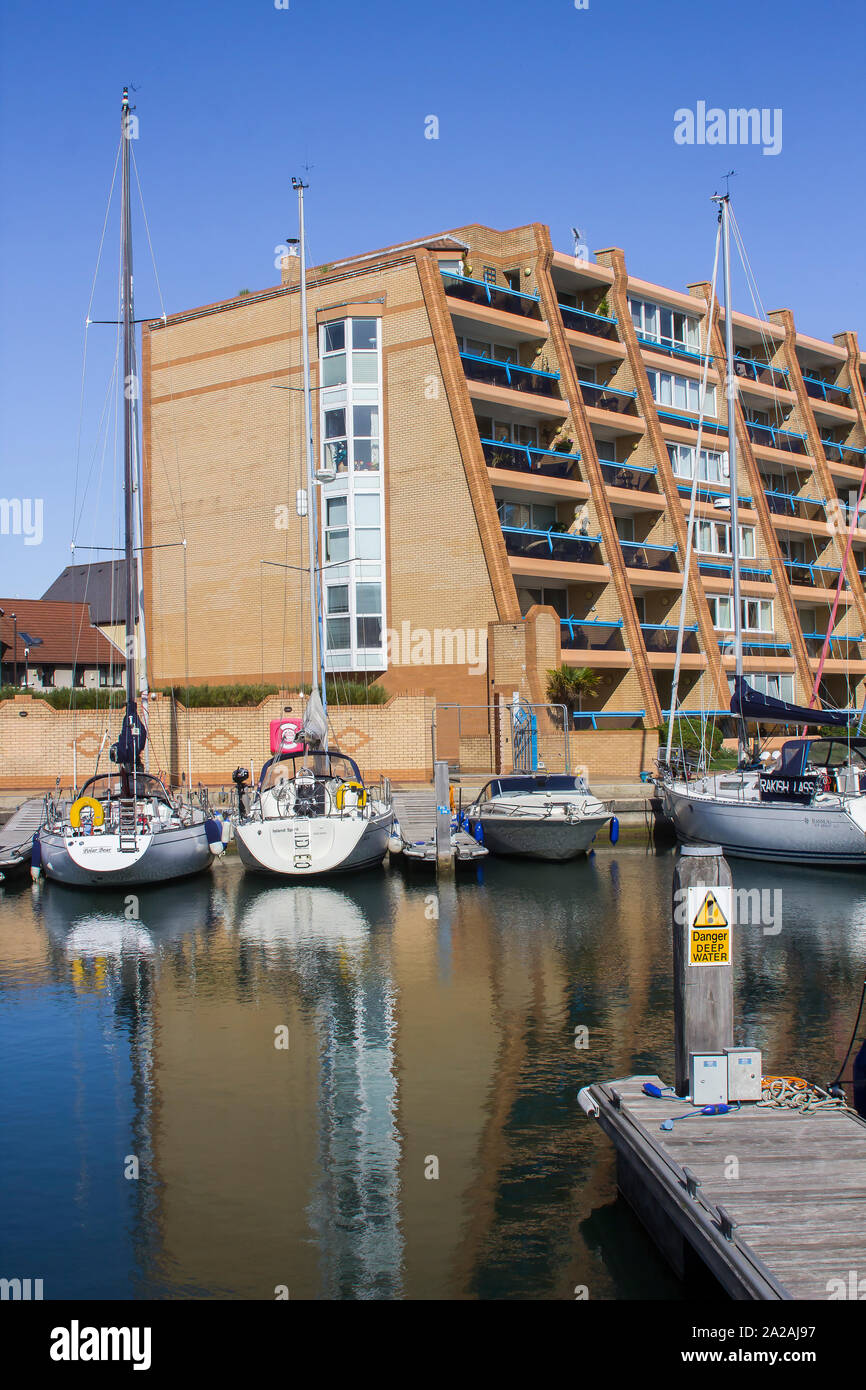 18. September 2019 Luxus Yachten in der Marina in Port Solent in Hampshire günstig an der Südküste von England Stockfoto