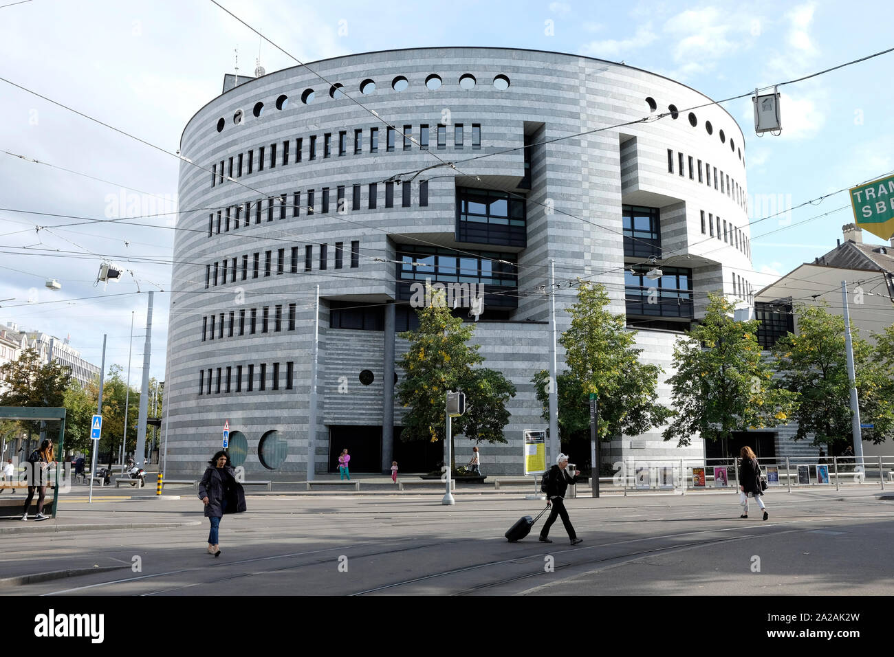 Eine allgemeine Ansicht der Botta-bau, der Bank für Internationalen Zahlungsausgleich am Aeschenplatz in Basel, Schweiz. Stockfoto