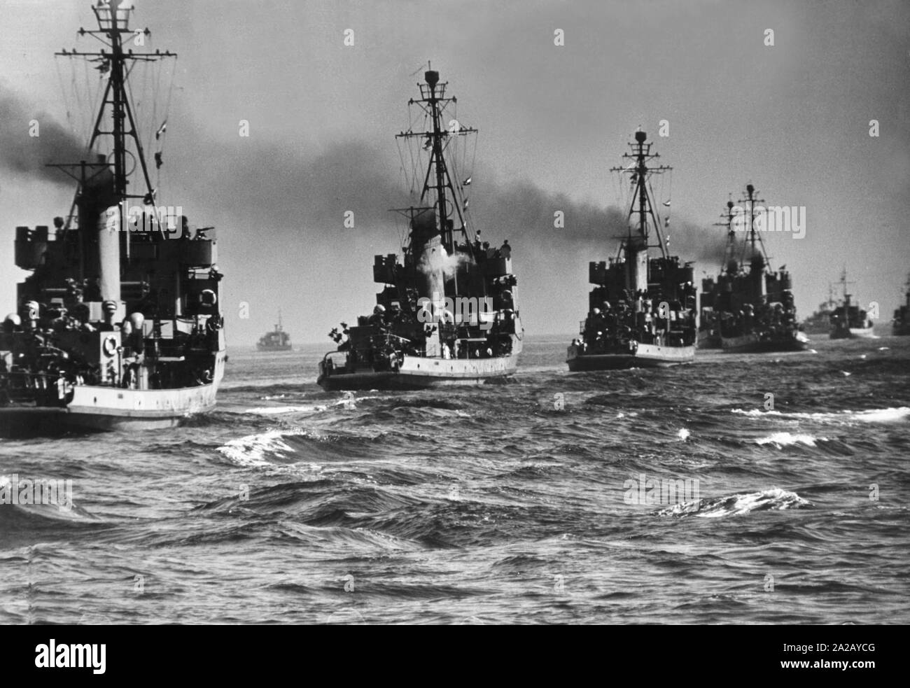 Minensuchboote während ihrer ersten Übung im Sommer 1957. Stockfoto