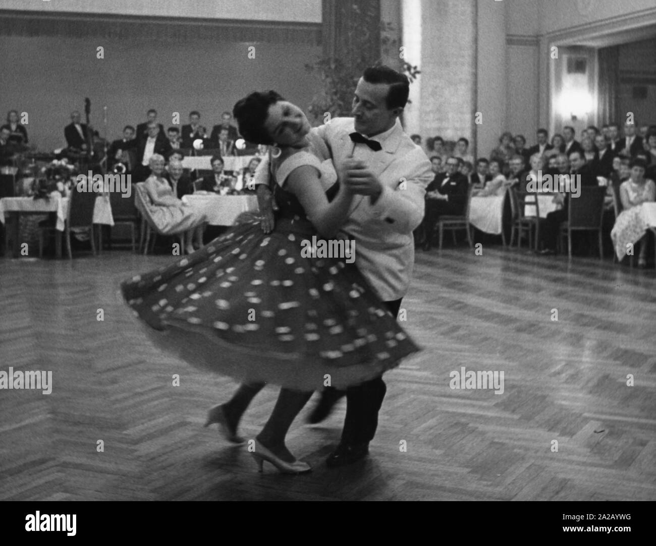 Paare, die an einem lipsy Leistung während der Deutschen Dance Meisterschaft in der Antifa Haus in Leipzig. Stockfoto