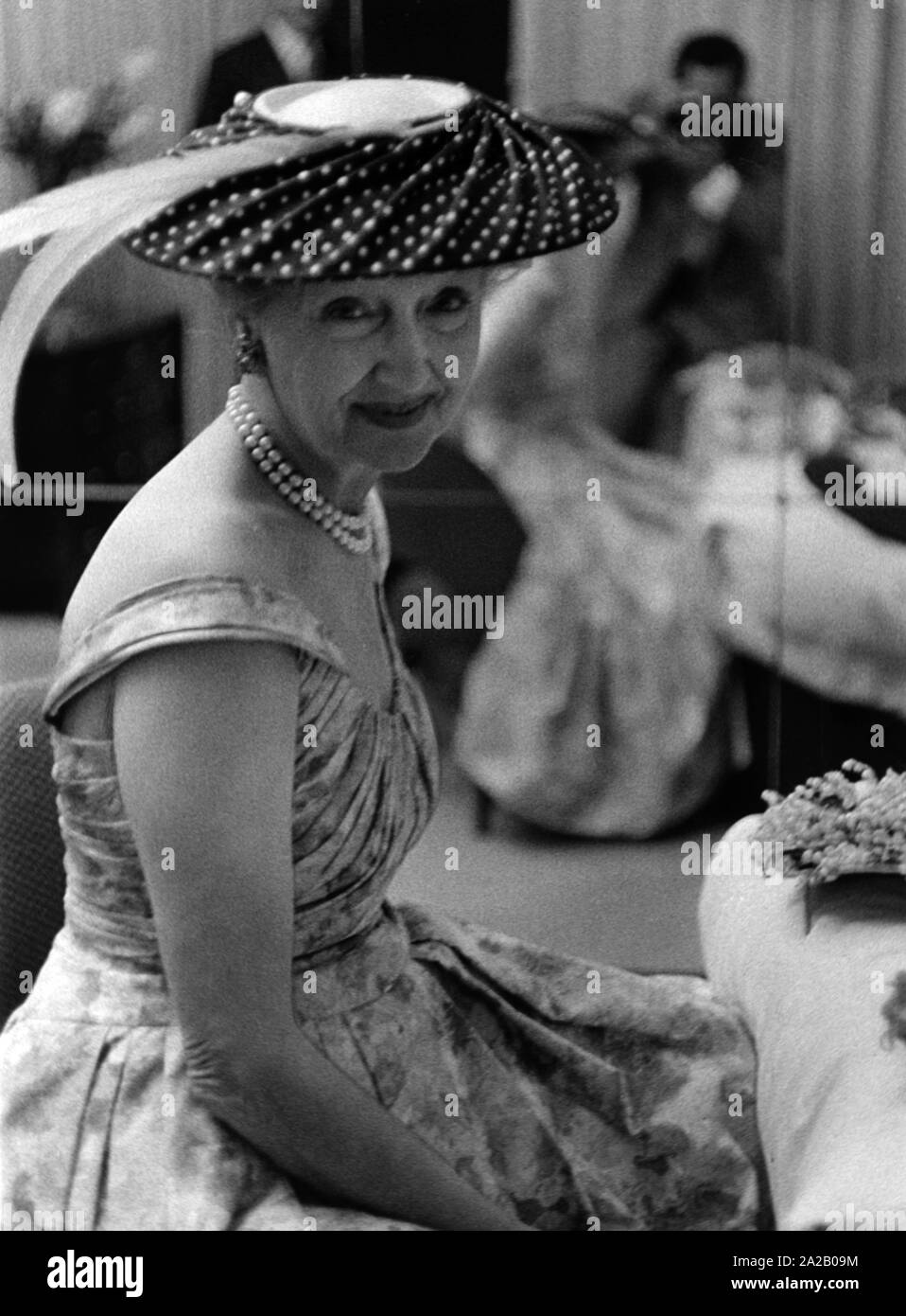 Hedda Hopper Stockfotos Und Bilder Kaufen Alamy