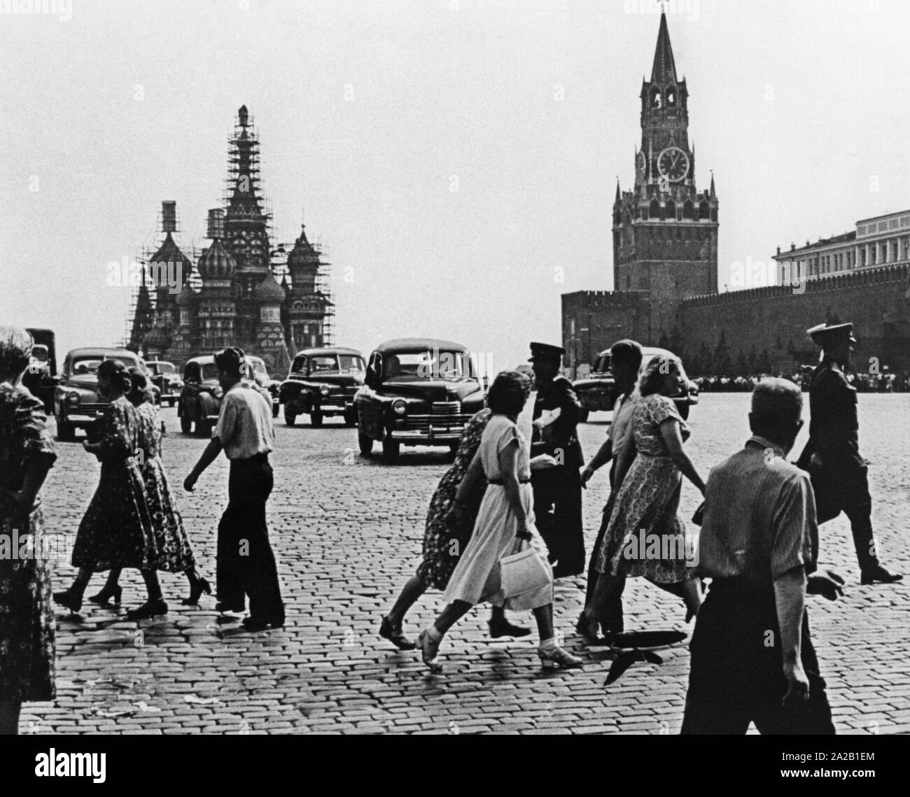 Die Passanten auf dem Roten Platz in Moskau. Stockfoto