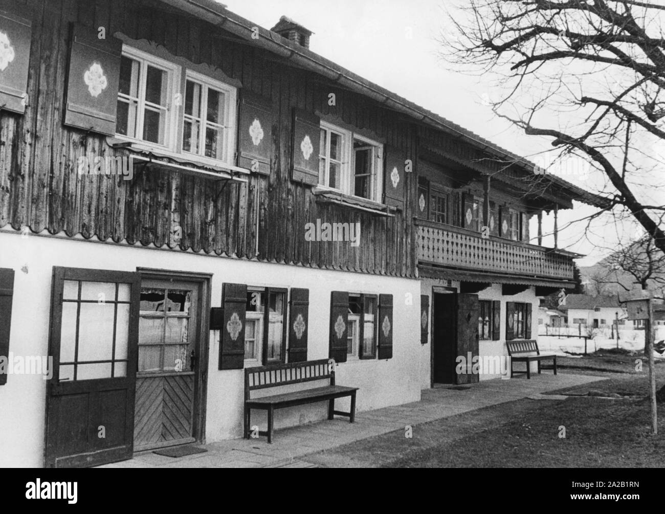 Außenansicht von einem Bauernhof aus dem 17. Jahrhundert am Tegernsee (undatiert). Stockfoto