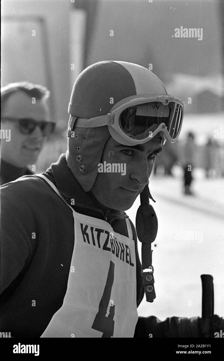 Foto von Karim Aga Khan IV (real name Karim al-Husseini), die religiösen Führer der Nizari Ismailism, einer Islamischen Religionsgemeinschaft. Karim Aga Khan IV war ein begeisterter Sportler und bei den Weltmeisterschaften und Olympischen Spielen teilgenommen als Ski Racer. Er gilt bis heute als einer der reichsten Männer der Welt zu diesem Tag. Der Hahnenkamm Rennen wurde am Hahnenkamm in Kitzbühel seit 1931. Stockfoto