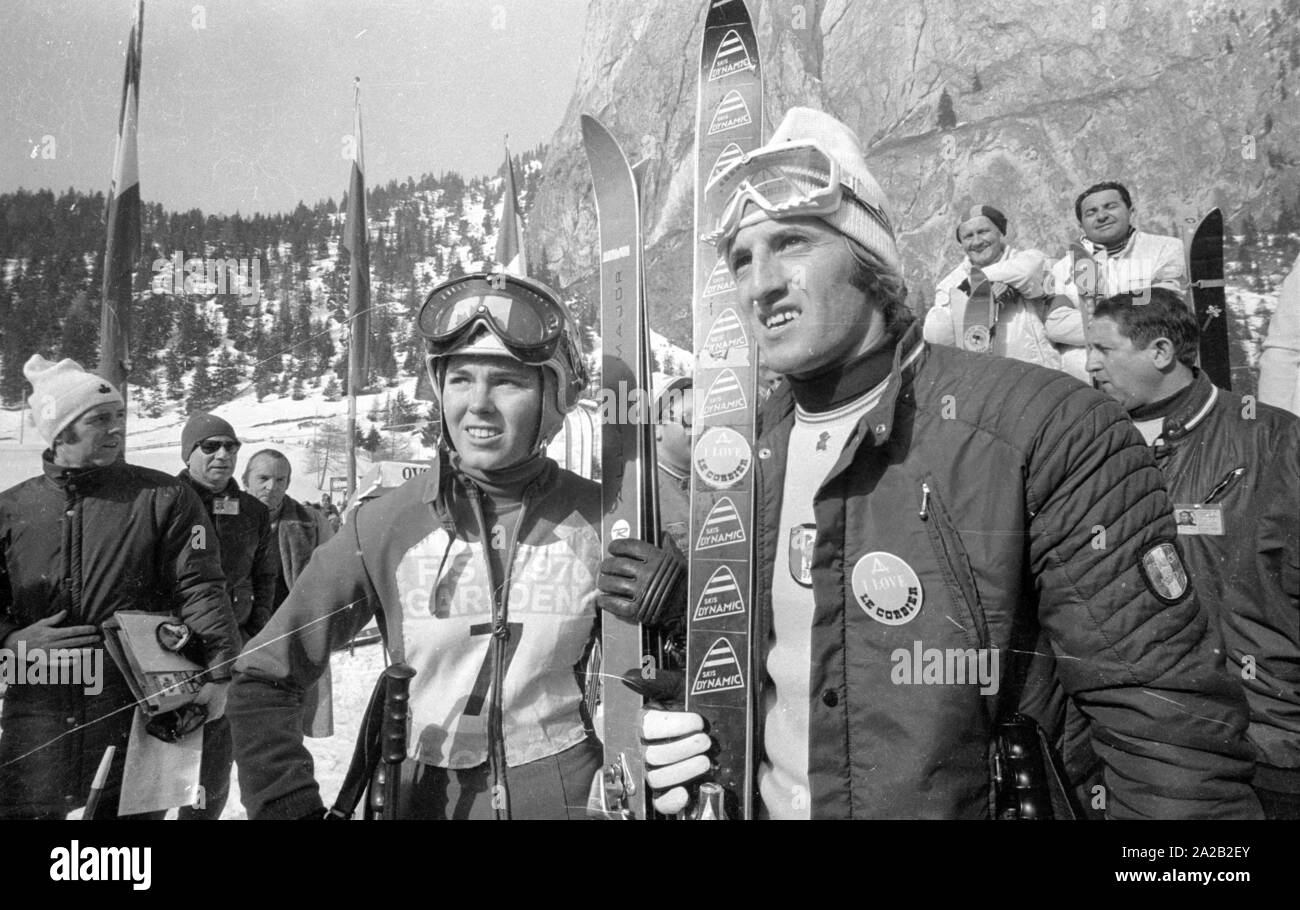 Die Alpine Ski-WM in Val Gardena zwischen 7.2.1970 und 15.2.1970, und er hatte die nur Wm so weit, deren Ergebnisse die Alpine Ski WM enthalten. Foto von der Sportler und eine Sportlerin, die folgenden werden spellbound die Läufe der Wettbewerber oder Mannschaftskameraden. Stockfoto