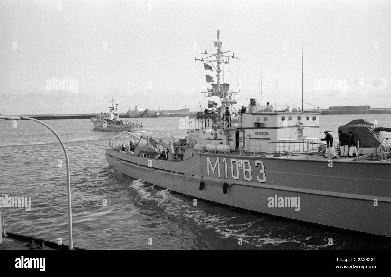 Die lindauer Klasse Coastal minehunter während einer Übung der 6. Minensuchgeschwader (6. Mine fegen Squadron) am Hafen in der Nordsee Anker. Stockfoto Die lindauer Klasse Coastal minehunter während einer Übung der 6. Minensuchgeschwader (6. Mine fegen Squadron) am Hafen in der Nordsee Anker. Stockfoto