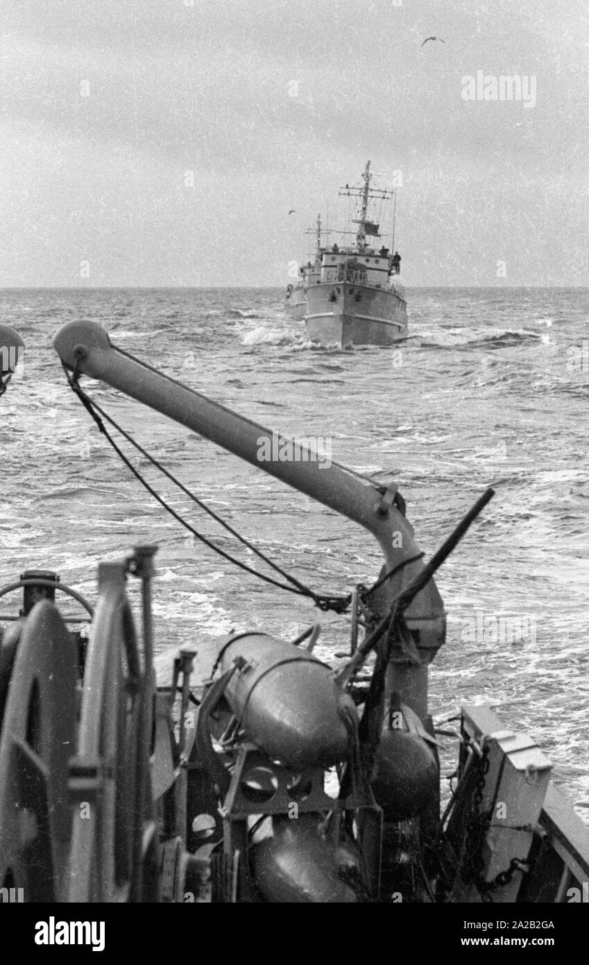 Die lindauer Klasse Coastal minehunter während einer Übung der 6. Minensuchgeschwader (6. Mine fegen Squadron) in der Nordsee. Hier sind Teile des Gangs des Minesweeper. Stockfoto Die lindauer Klasse Coastal minehunter während einer Übung der 6. Minensuchgeschwader (6. Mine fegen Squadron) in der Nordsee. Hier sind Teile des Gangs des Minesweeper. Stockfoto