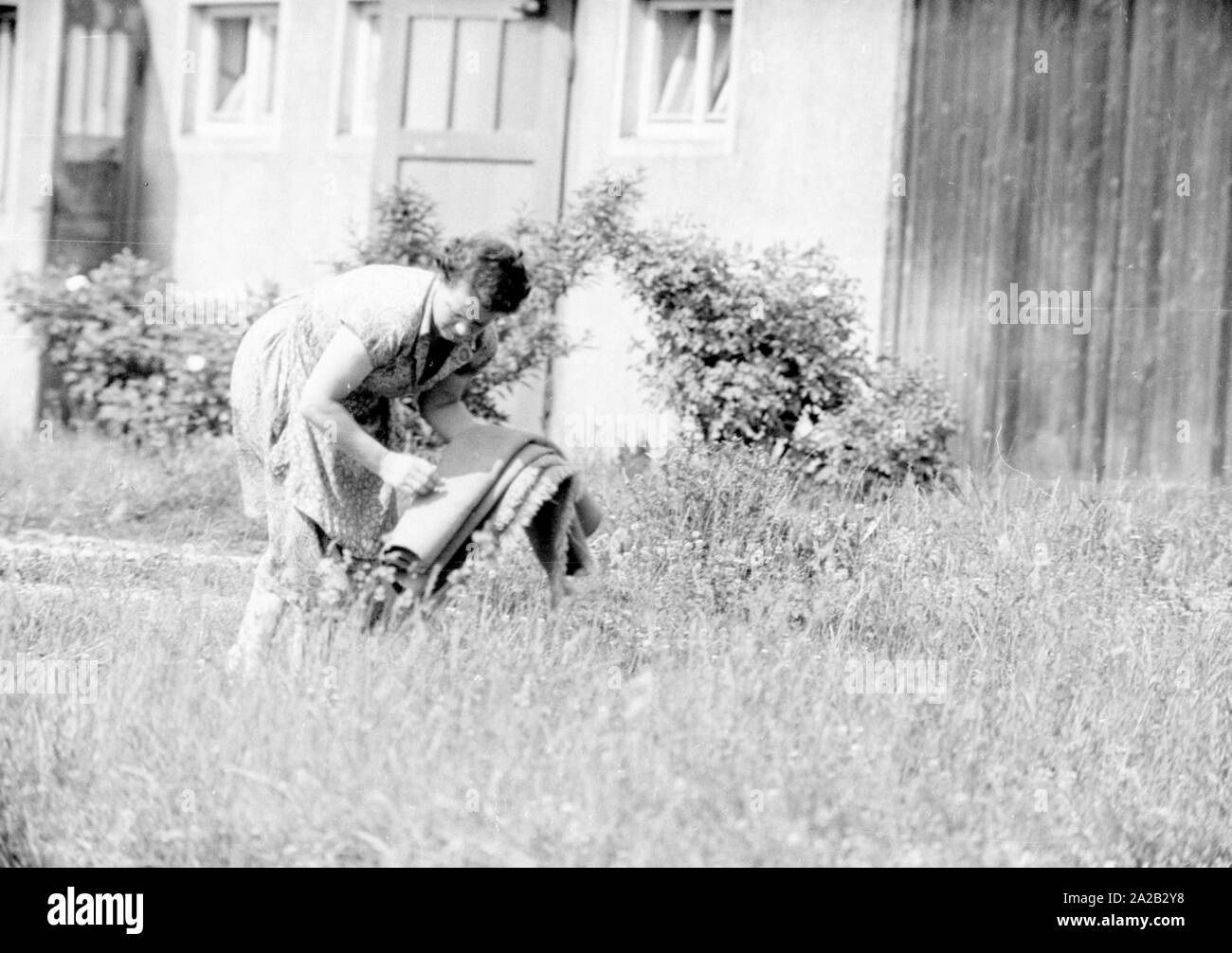 Foto von friedrike Hofer, Frau des ehemaligen Gauleiter von Tirol, Franz Hofer, der das internierungslager nach dem Krieg floh und ersten Hid in der Nähe von München, arbeitete dann als Unternehmer in Mülheim an der Ruhr. Auf dem Foto, Friederike Hofer, die in einem Flüchtlingslager in München. Stockfoto