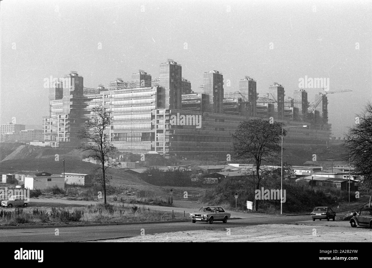 Blick auf die Baustelle des Universitaetsklinikum Aachen (Universitätsklinikum Aachen). Der Bau im Jahre 1971 begonnen, wurde das Gebäude nach und nach im Jahr 1984 beendet, die feierliche Einweihung fand am 21.3.1985. Das Bild zeigt die Shell, die bereits 1978 abgeschlossen wurde. Stockfoto