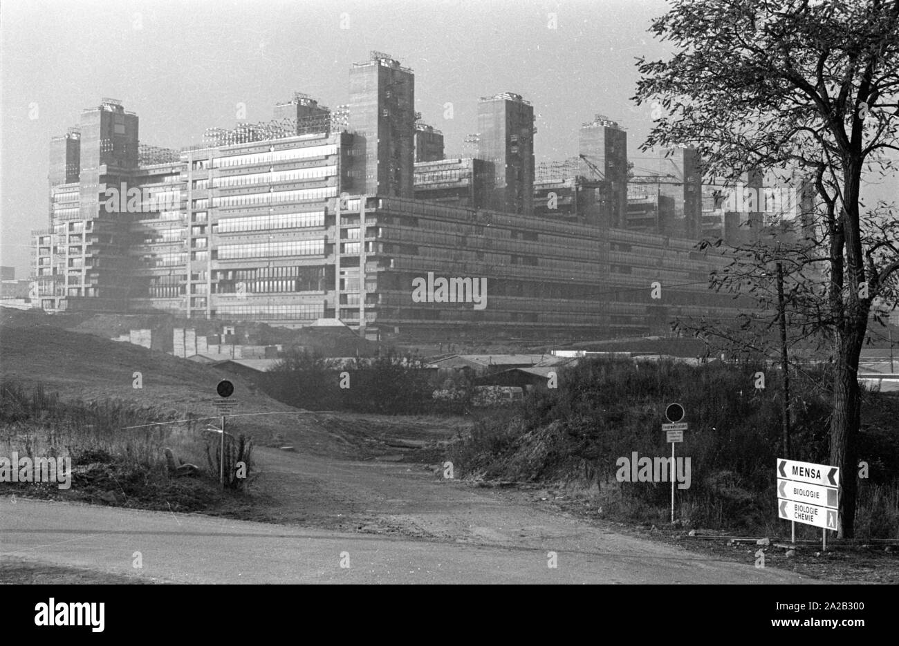 Blick auf die Baustelle des Universitaetsklinikum Aachen (Universitätsklinikum Aachen). Der Bau im Jahre 1971 begonnen, wurde das Gebäude nach und nach im Jahr 1984 beendet, die feierliche Einweihung fand am 21.3.1985. Das Bild zeigt die Shell, die bereits 1978 abgeschlossen wurde. Stockfoto