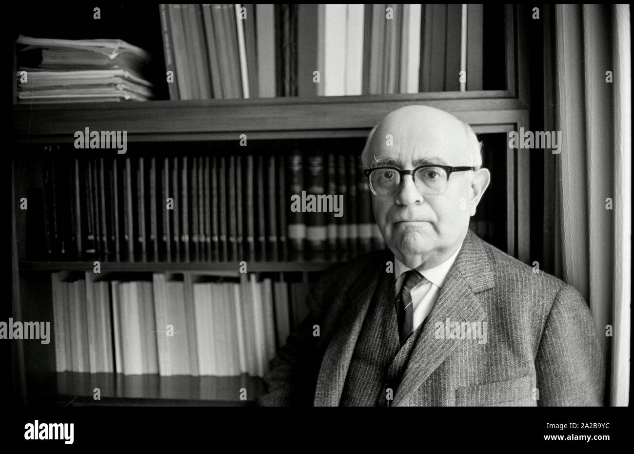 Deutschland. Frankfurt. 31. Januar 1969. Der deutsche Philosoph und Soziologe Theodor W. Adorno im Institut für soziale Studien. Copyright Hinweis: Max Scheler/SZ Foto. Stockfoto