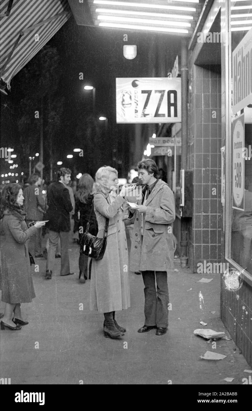 Ein paar Aktien ein Stück Pizza. Stockfoto