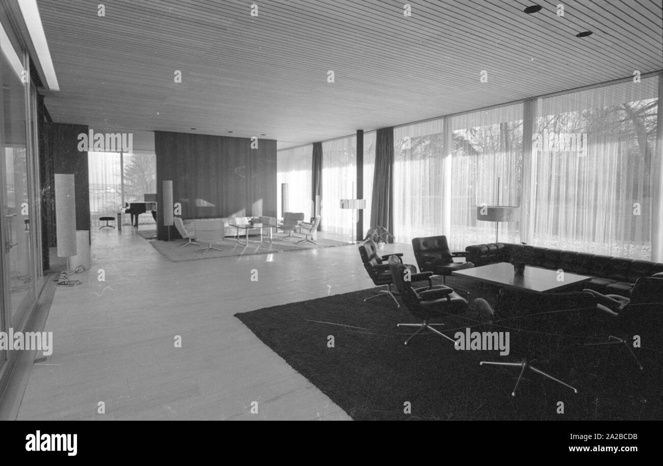 Wohn- und Empfangsgebäude des Bundeskanzlers der Bundesrepublik Deutschland. Hier: Die Rezeption Zimmer (?) während der Laufzeit des Ludwig Erhard. Stockfoto