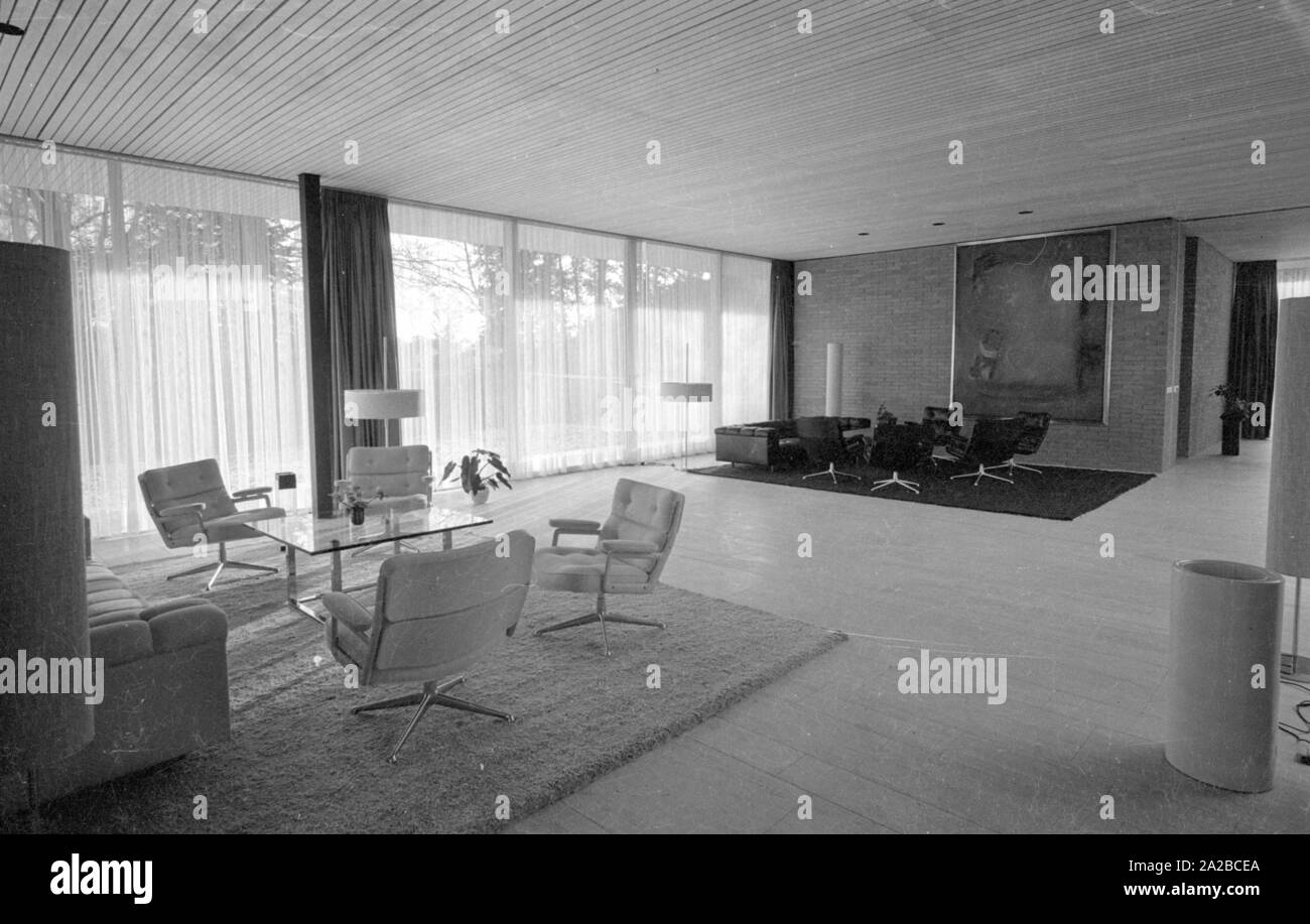 Wohn- und Empfangsgebäude des Bundeskanzlers der Bundesrepublik Deutschland. Hier: Die Rezeption Zimmer (?) während der Laufzeit des Ludwig Erhard. Stockfoto