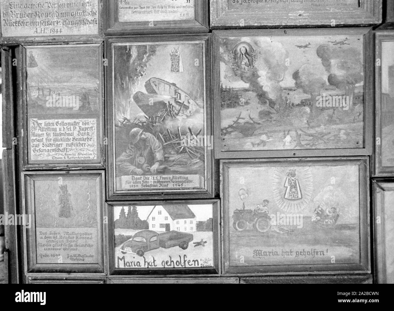 Votivbilder im Chorumgang der Kapelle der Gnade in Altötting. Stockfoto