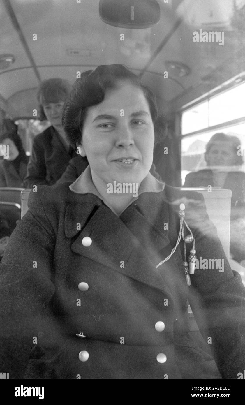 Anfang der 60er Jahre, Frauen erhielten Straßenbahn fahren Bildung zum ersten Mal in München, unter dem Ständigen öffentlichen Debatte. Dies könnte der erste Klasse. Stockfoto