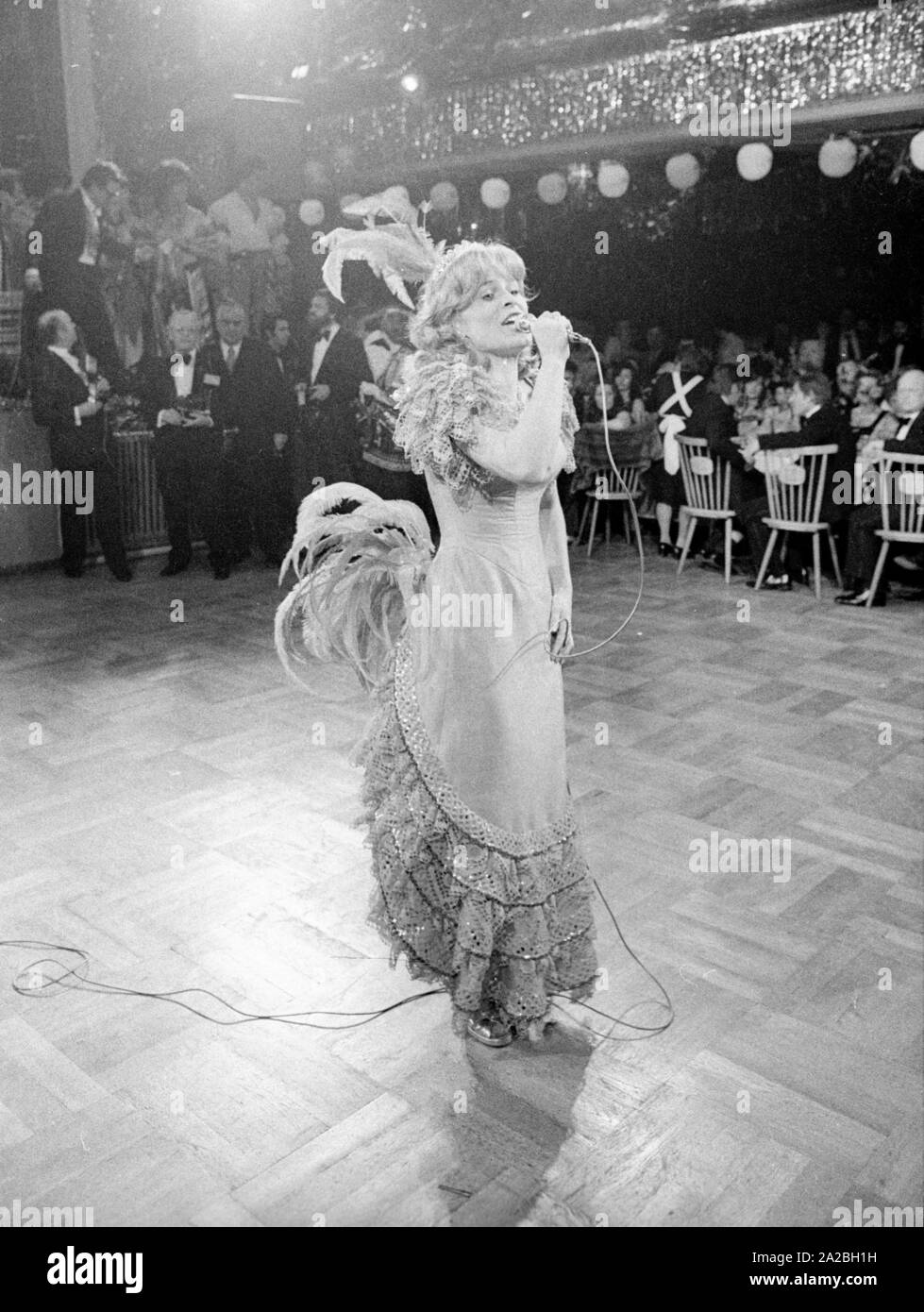 Sänger bei den Deutschen Filmball 1974 im Bayerischen Hof. Stockfoto