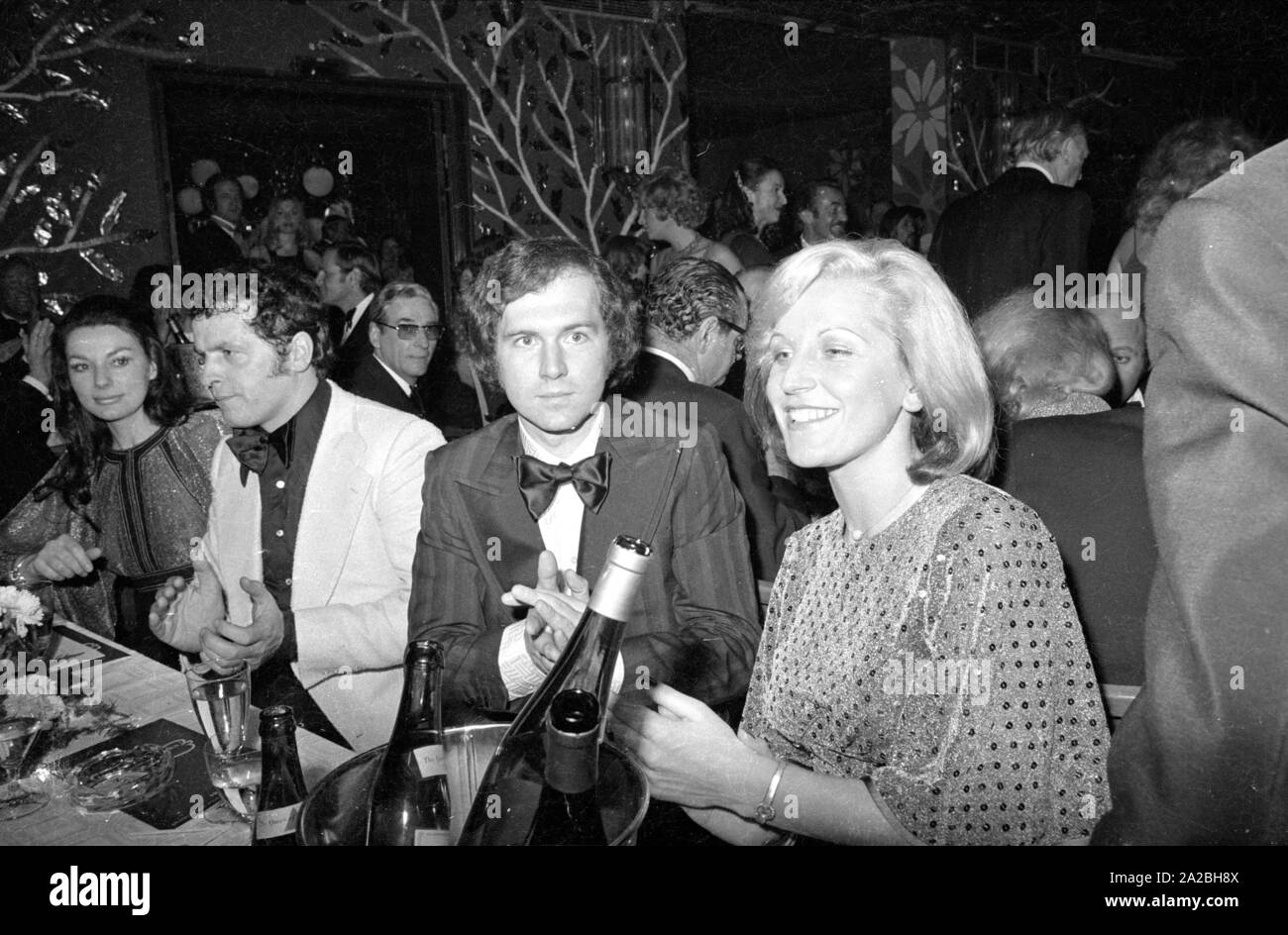 Das Paar Franz (2. von rechts) und Brigitte Beckenbauer (rechts) an der oiree der Sterne" im Deutschen Theater. Stockfoto