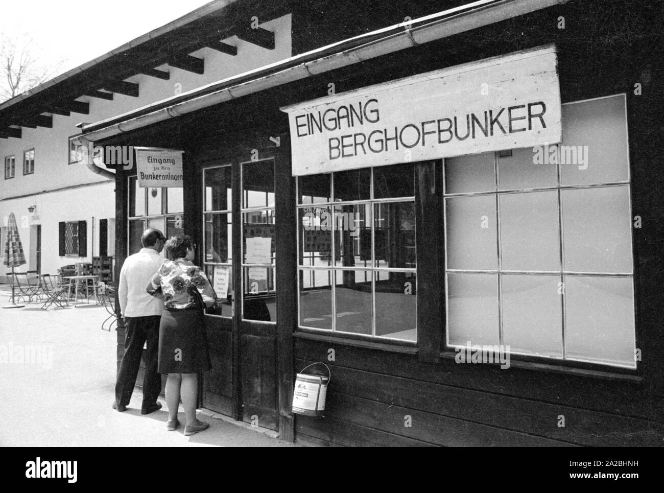 Blick auf den Eingang zum Berghof Bunker am Hotel "Zum Tuerken". Stockfoto