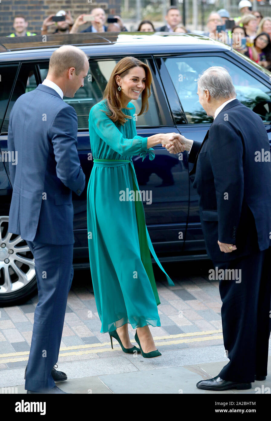 Der Aga Khan grüßt der Herzog und die Herzogin von Cambridge, wie Sie ankommen ein besonderes Ereignis vor ihren offiziellen Besuch in Pakistan, in der Aga Khan Center in King's Cross, London zu besuchen. Stockfoto