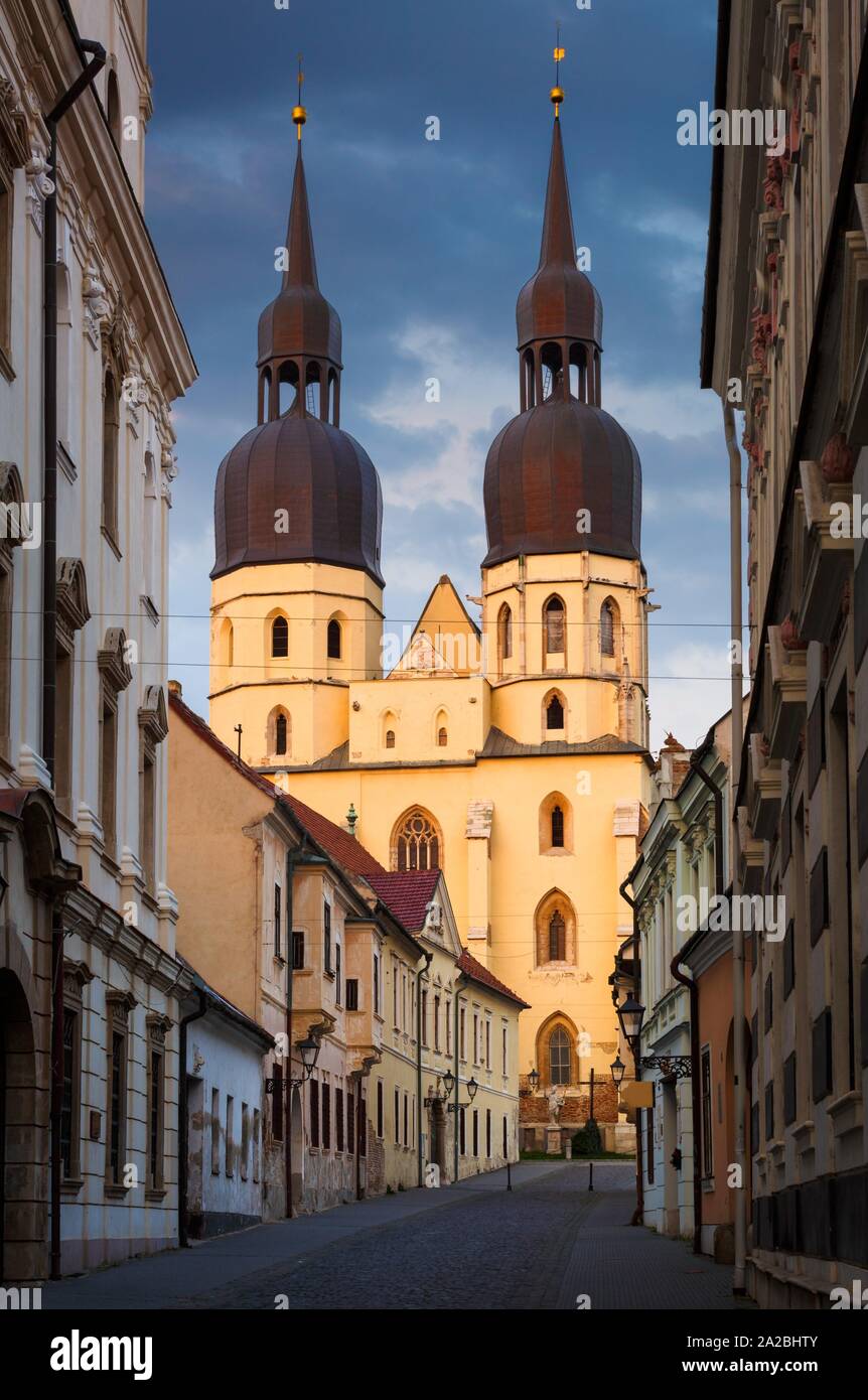 Basilika St. Nikolaus in der Altstadt von Trnava, Slowakei. Stockfoto