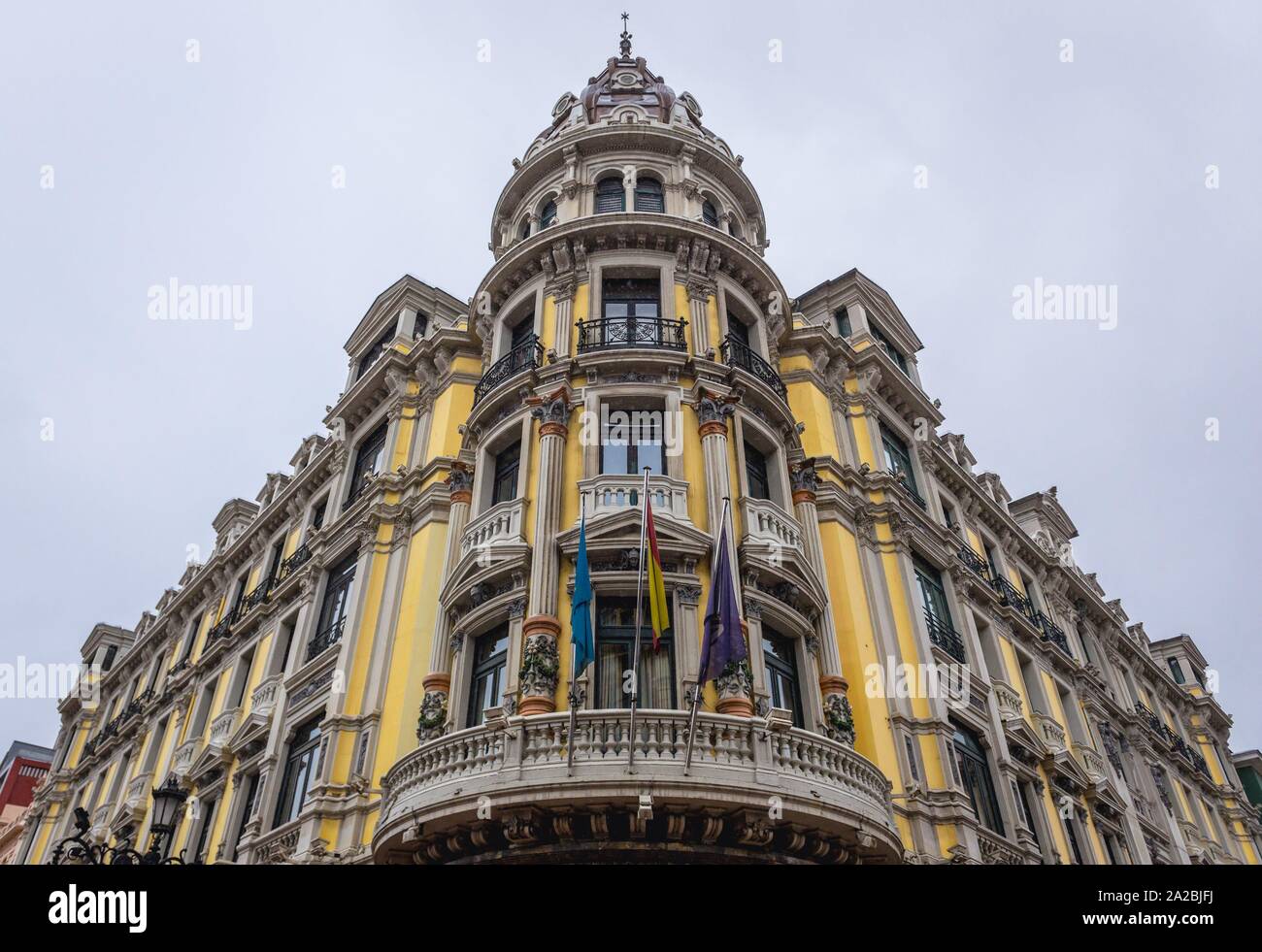 Banco Bilbao Vizcaya Argentaria va Bank Gebaude In Der Calle Mendizabal Strasse In Oviedo In Asturien Spanien Stockfotografie Alamy