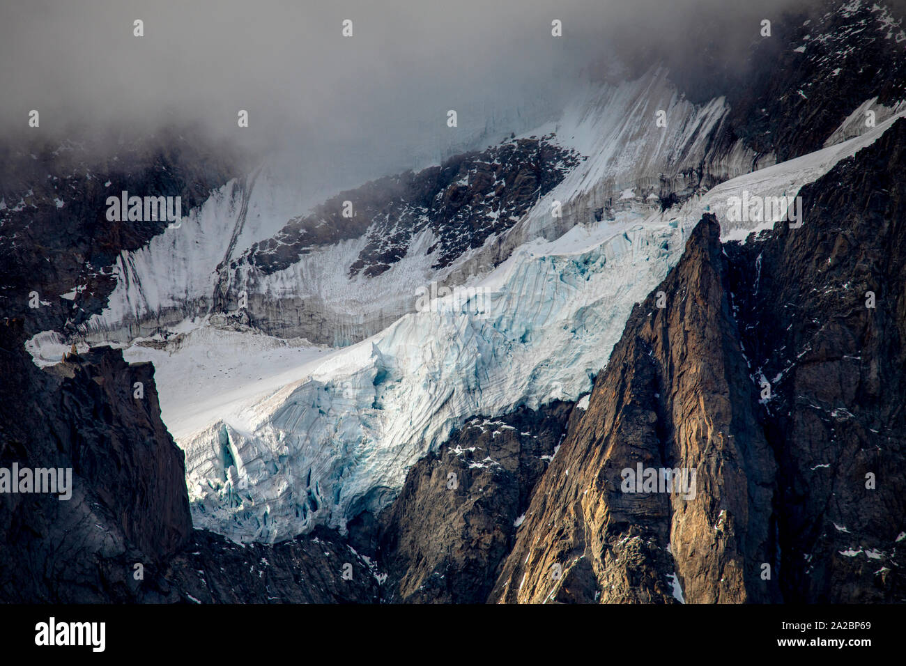 Experten warnen davor, dass ein Teil der Planpincieux Gletscher an der berühmten Mont Blanc ist auf die Gefahr zu kollabieren Stockfoto