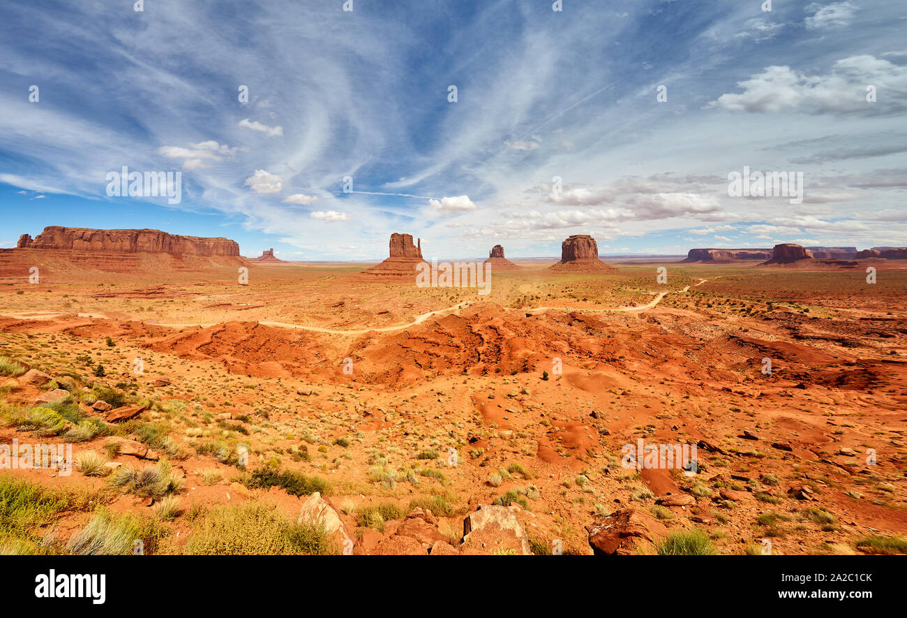 Weitwinkelaufnahme des Monument Valley, Utah, USA. Stockfoto
