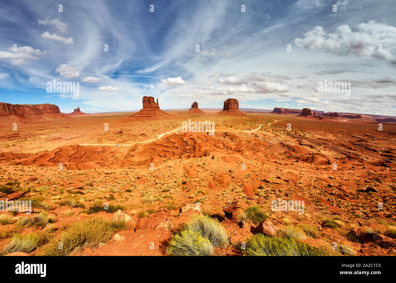 Weitwinkelaufnahme des Monument Valley, Utah, USA. Stockfoto