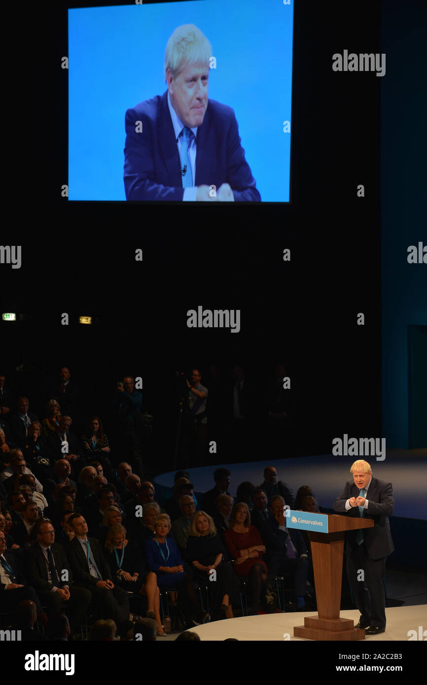 Manchester, Großbritannien. 02 Okt, 2019. MANCHESTER, Großbritannien. Premierminister und Parteichef Boris Johnson liefert seine Grundsatzrede auf dem Parteitag der Konservativen in Manchester. Credit: Dave Johnston/Alamy leben Nachrichten Stockfoto