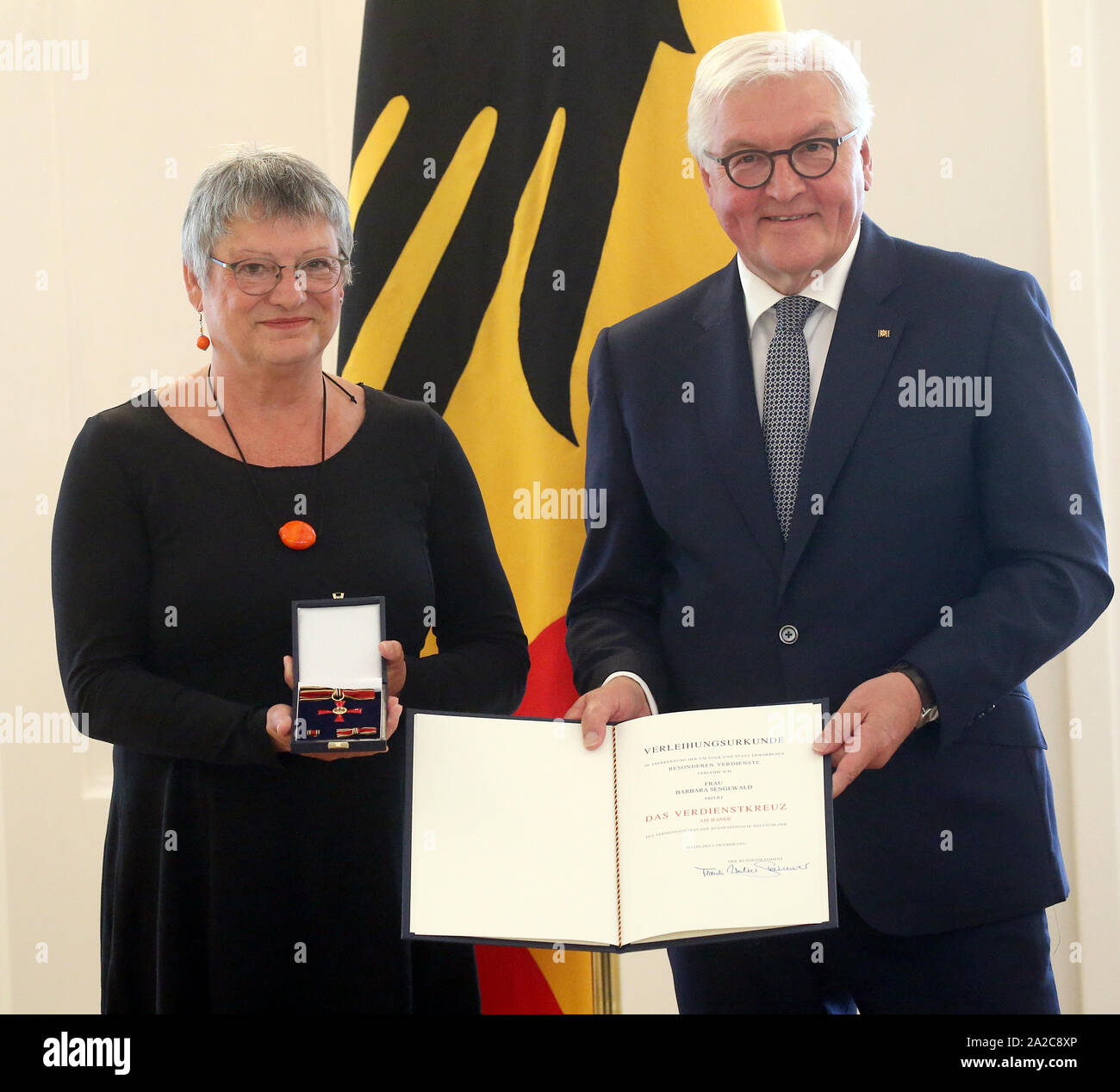 51+ Schulleiterin Bundesverdienstkreuz Garten Der Frauen, Warum so
