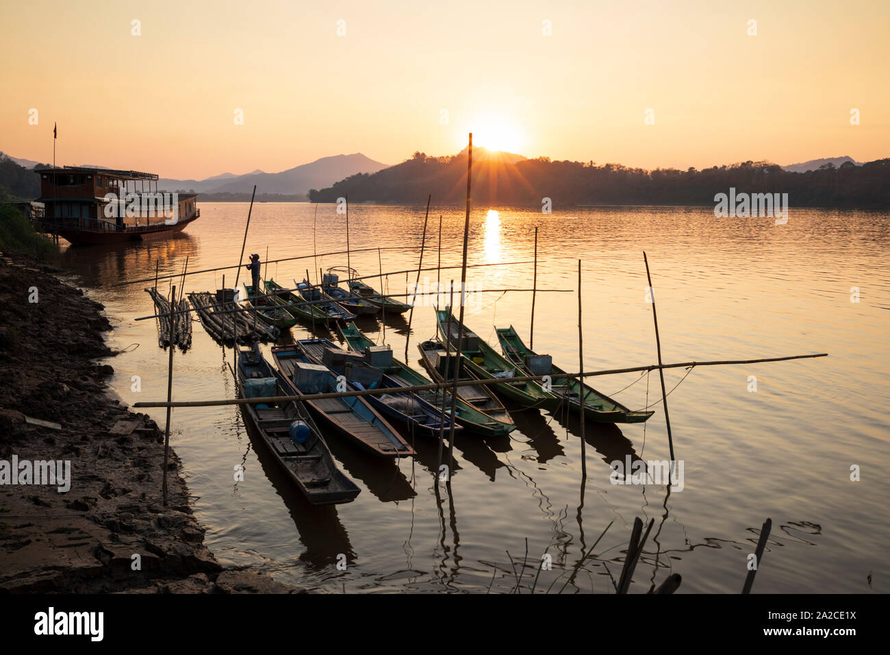 Sonnenuntergang über dem Mekong, Luang Prabang, Provinz Luang Prabang Laos, Laos, Südostasien Stockfoto