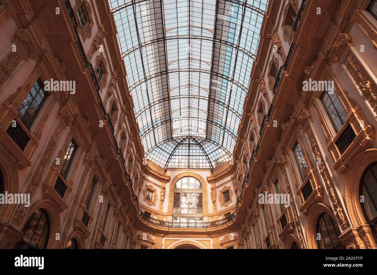 Mailand, Italien - Januar 19, 2018: Galleria Vittorio Emanuele II Innenraum Fragment, ist sie die älteste aktive Einkaufszentrum und ein Wahrzeichen von Mailand Stockfoto