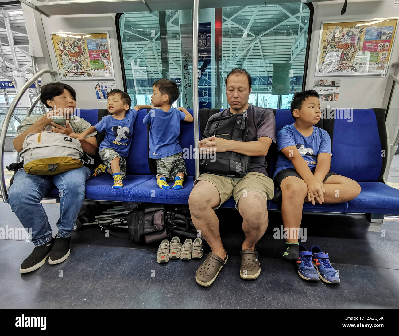 MANGA IN DER U-BAHN, Tokio Stockfoto