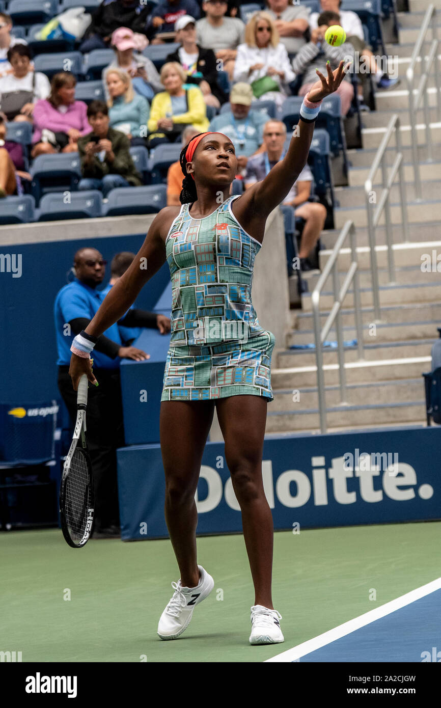 Coco Gauff der USA konkurrieren in der ersten Runde der US Open Tennis 2019 Stockfoto