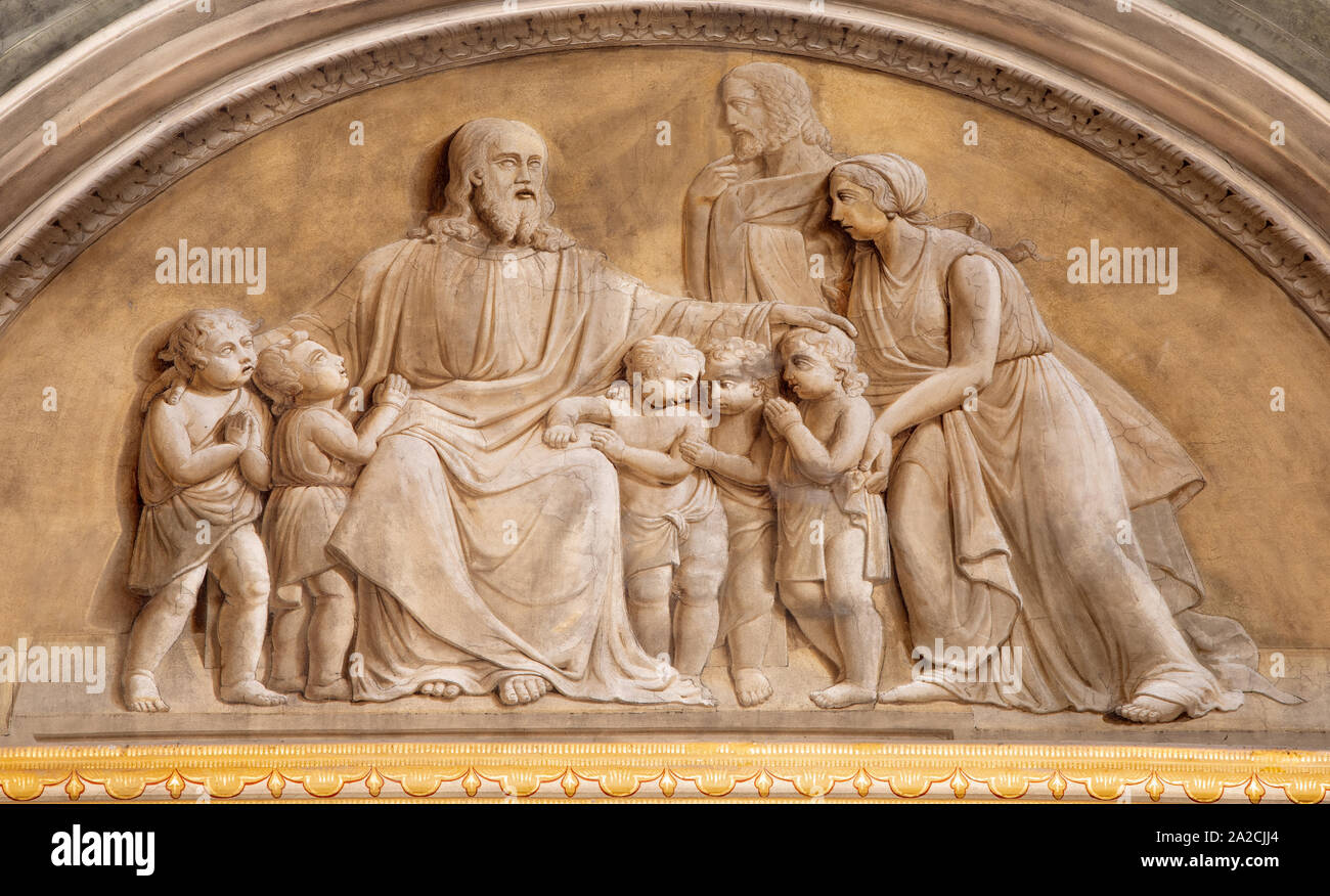 MALCESINE, Italien, 13. Juni 2019: Das Fresko von Jesusamong die Kinder in der Kirche Chiesa di Santo Stefano. Stockfoto