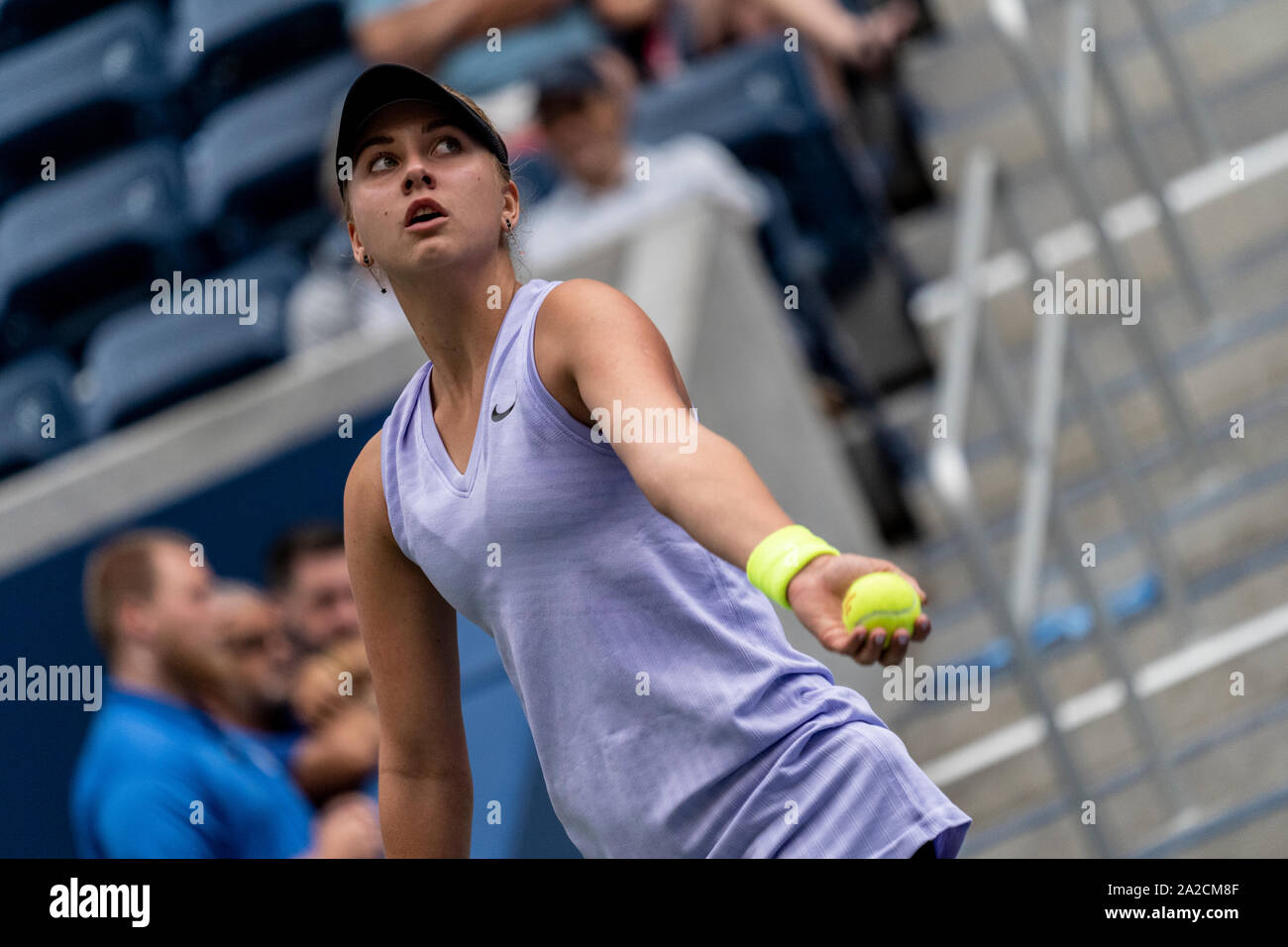 Anastasia Potapova von Russland konkurrieren in der ersten Runde der US Open Tennis 2019 Stockfoto