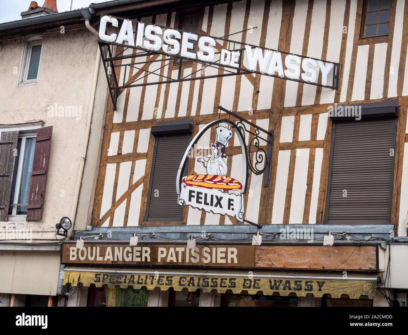 Die reich verzierten Schild für Felix F boulangerie oder französischen Bäcker shop in Wassy, Verkauf caisses de Wassy Haut-Marne, Region Champagne-Ardennes von Frankreich Stockfoto